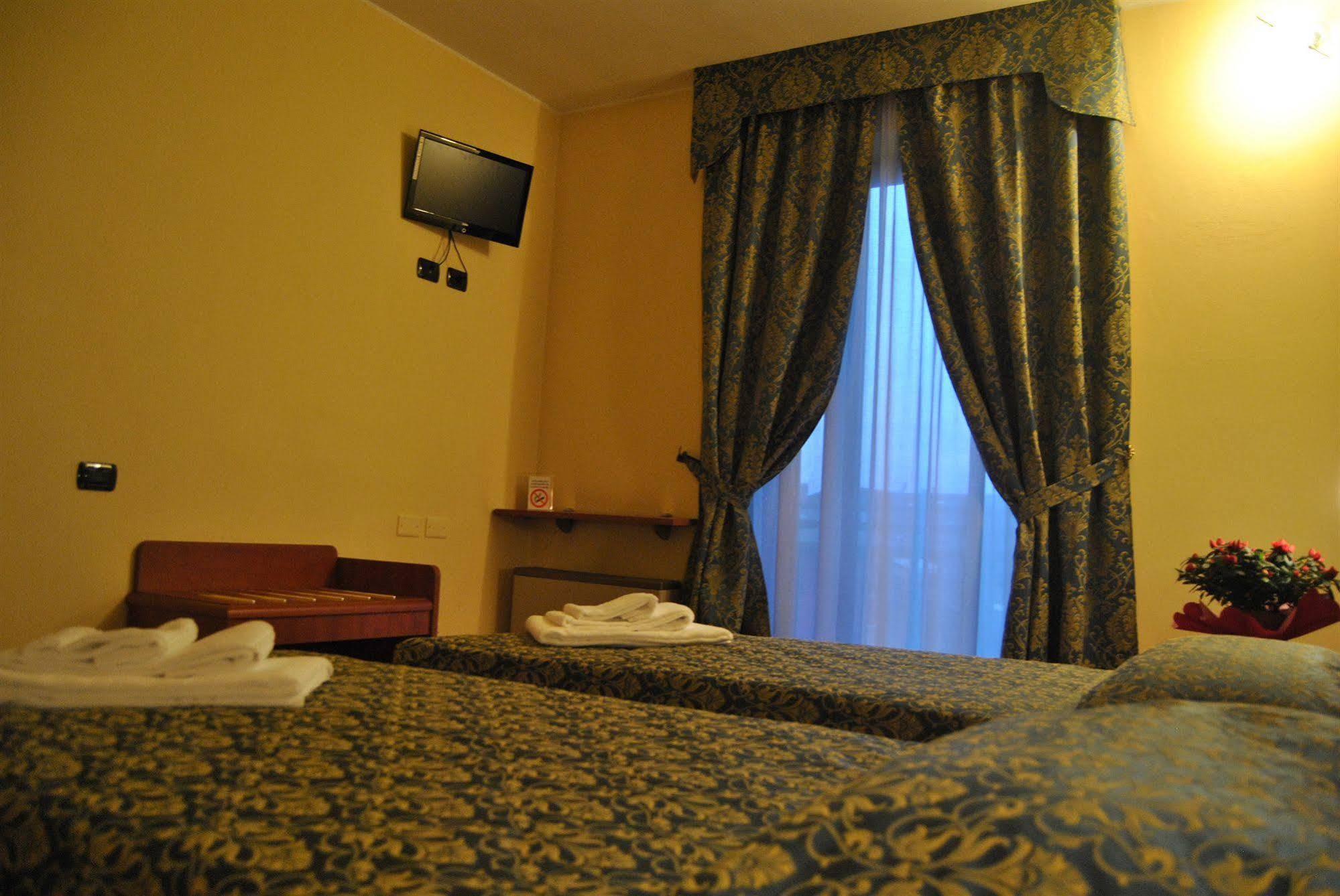 Hotel Postumia Dossobuono Exterior photo