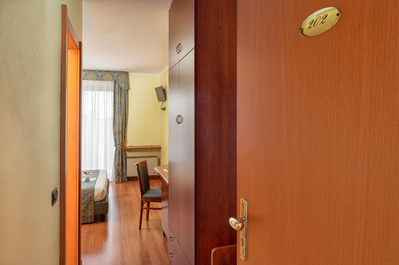Hotel Postumia Dossobuono Exterior photo