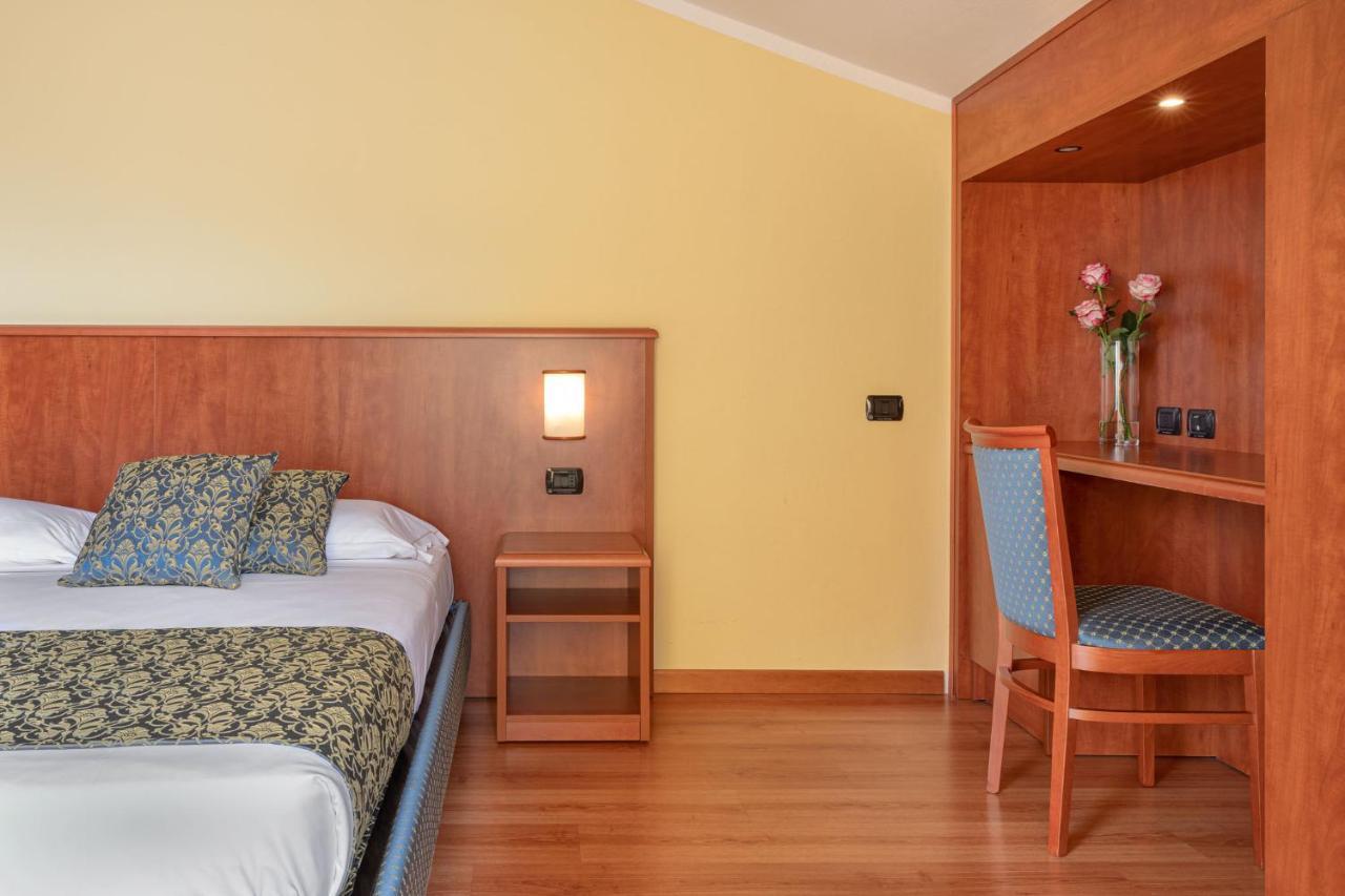 Hotel Postumia Dossobuono Exterior photo